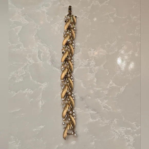 Crown Trifari Pearl & Crystal Bracelet 1950s Vintage Jewelry Floral - Picture 5 of 11